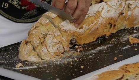Symbolfoto zum Rezept: Pane Gigante mit getrockneten Tomaten, Olive und Walnüssen