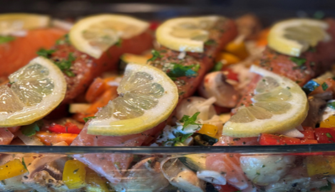 Symbolfoto zum Rezept: Lachs auf Ofengemüse